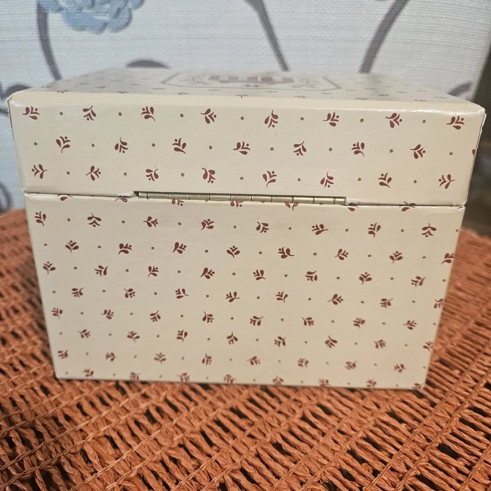 Avon 1982 Country Christmas Recipe Box With Sealed Recipe Cards